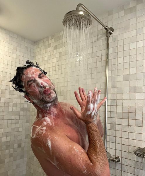 david schwimmer shower photo