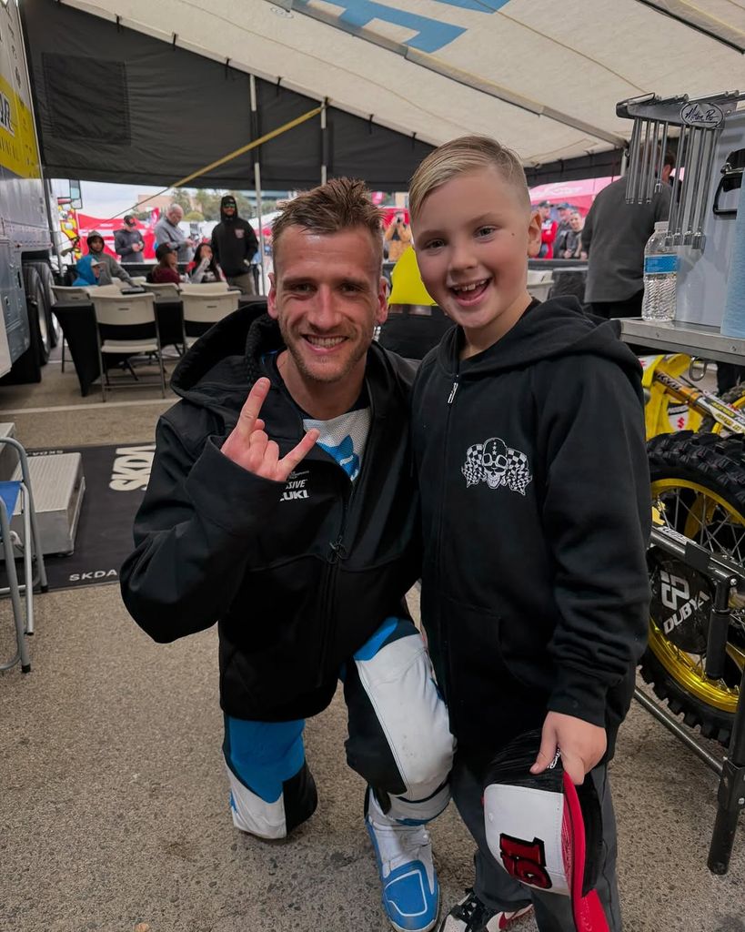 Le fils de Pink et Carey Hart, Jameson, pose pour une photo d'une journée sur la piste BMX avec son père, partagée sur Instagram