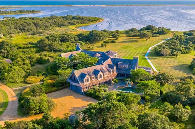 Michelle Obama house Marthas Vineyard