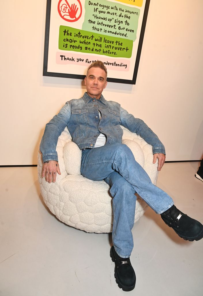Robbie was supported by his daughter Teddy and his wife Ayda at the event