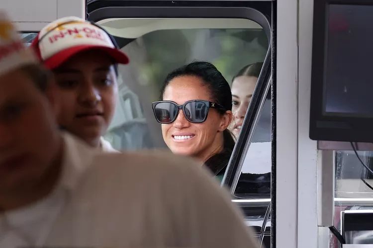 Meghan was all smiles as she visited In-N-Out Burger in Santa Barbara