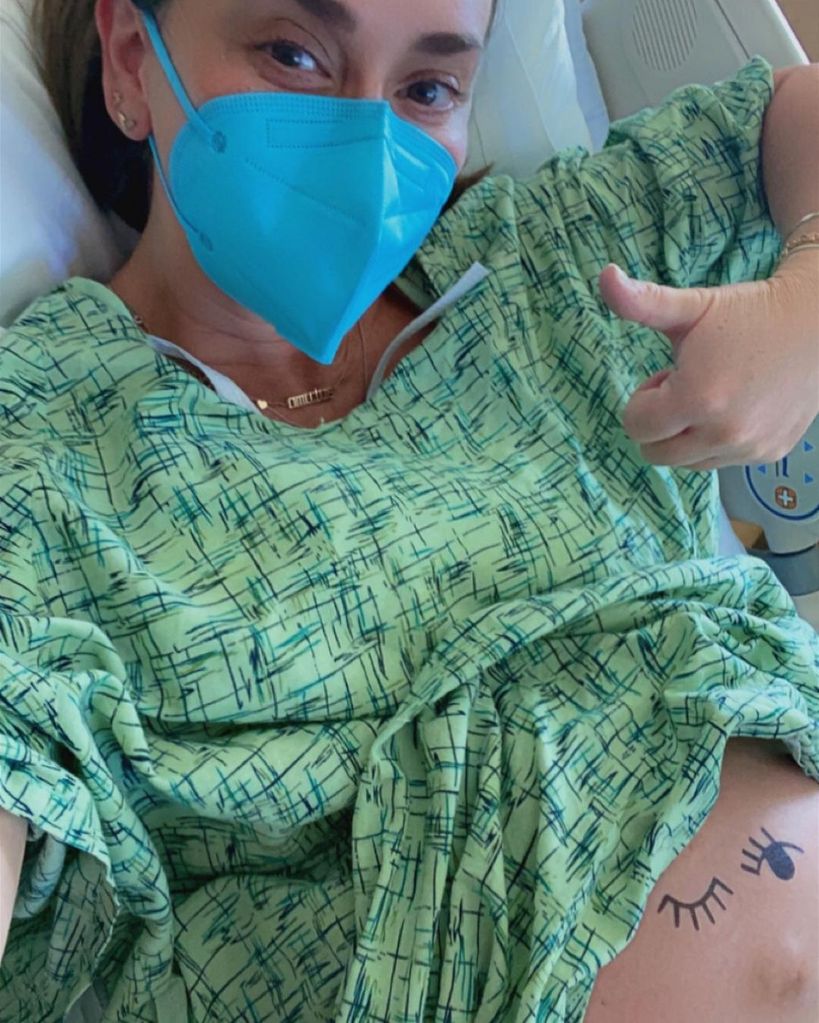 Jennifer Love Hewitt in the hospital before giving birth