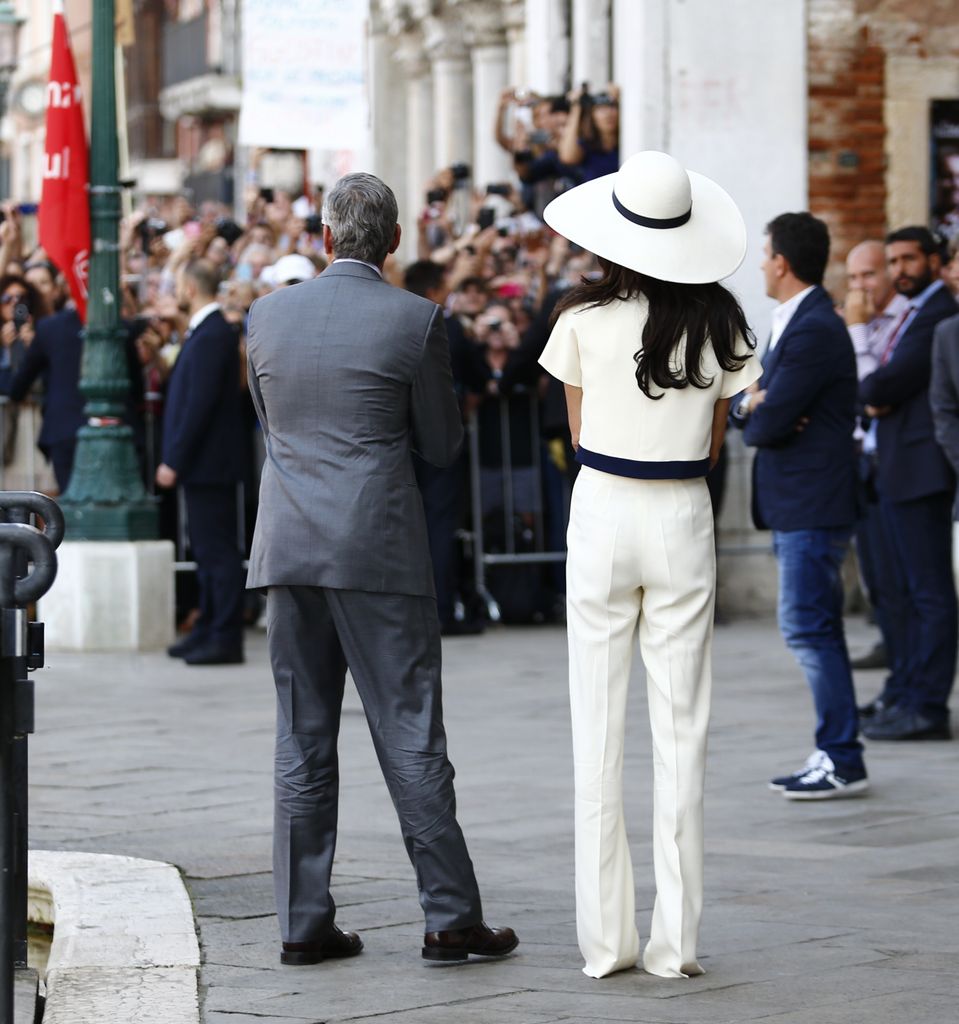 US actor George Clooney and British lawyer Amal Alamuddin arrive on September 29, 2014 at the palazzo Ca Farsetti in Venice, for a civil ceremony to officialise their wedding.