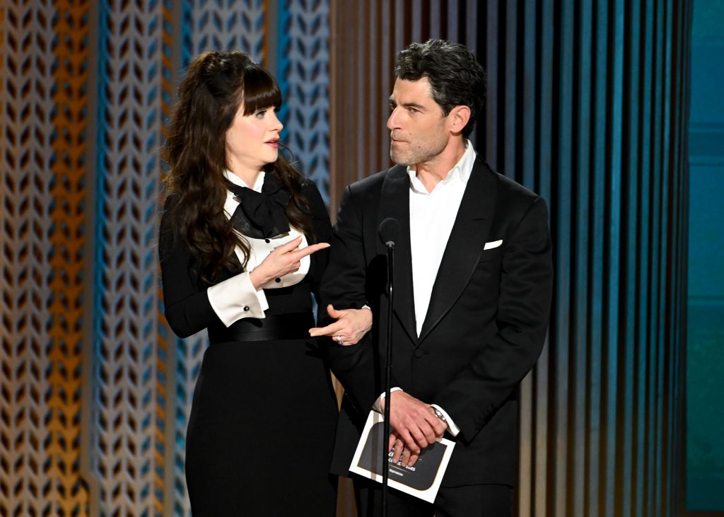 Zooey Deschanel, Max Greenfield au 31st Screen Actors Guild Awards tenu au Shrine Auditorium and Expo Hall le 23 février 2025 à Los Angeles, en Californie,