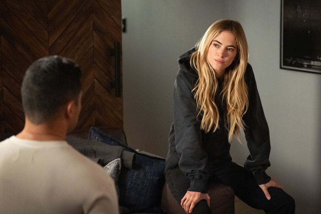 Emily Wickersham revient dans le rôle d'Eleanor Bishop dans un épisode réalisé par la star de la série Rocky Carroll.
