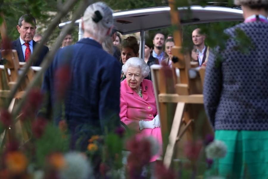 the queen buggy chelsea flower show