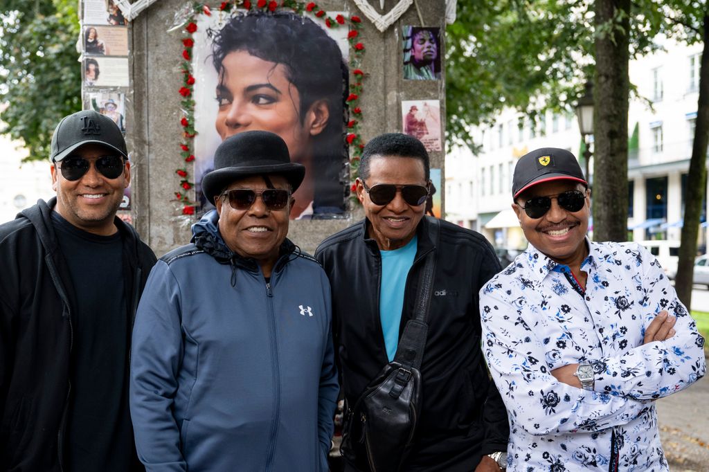  "The Jacksons" with Tito (2nd from left to right), Jackie and Marlon Jackson, as well as Tito's son Taryll Jackson (left) 