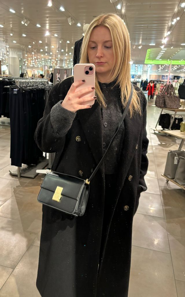 marks and spencer viral bag try on