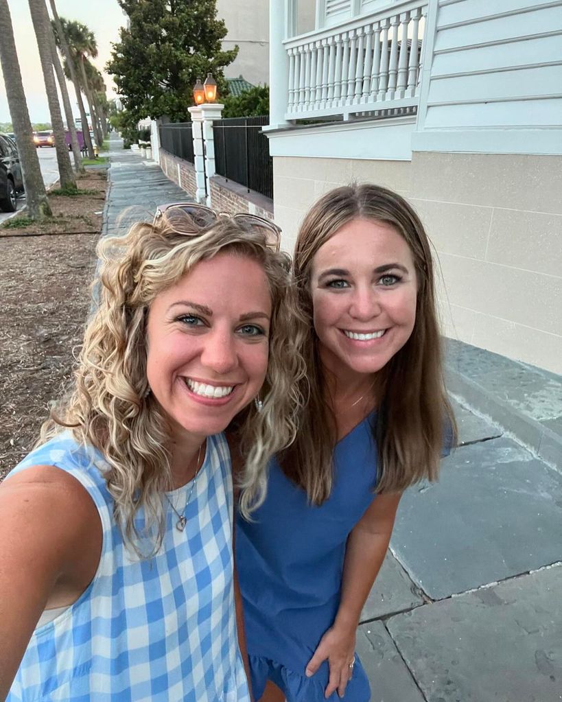 Jana Duggar poses for a selfie with her sister-in-law Abbie