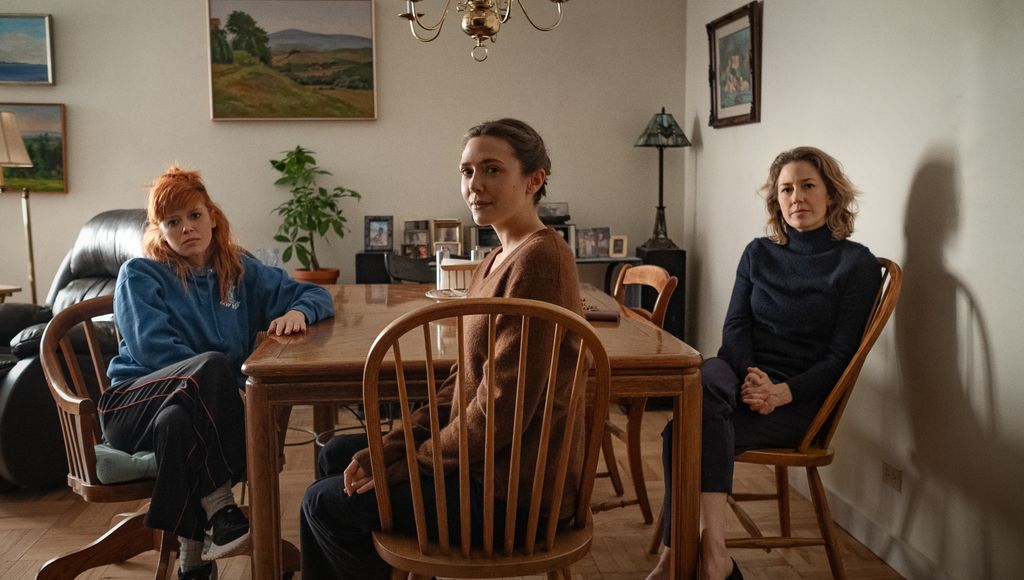 Natasha Lyonne as Rachel, Elizabeth Olsen as Christina and Carrie Coon as Katie on the set of His Three Daughters