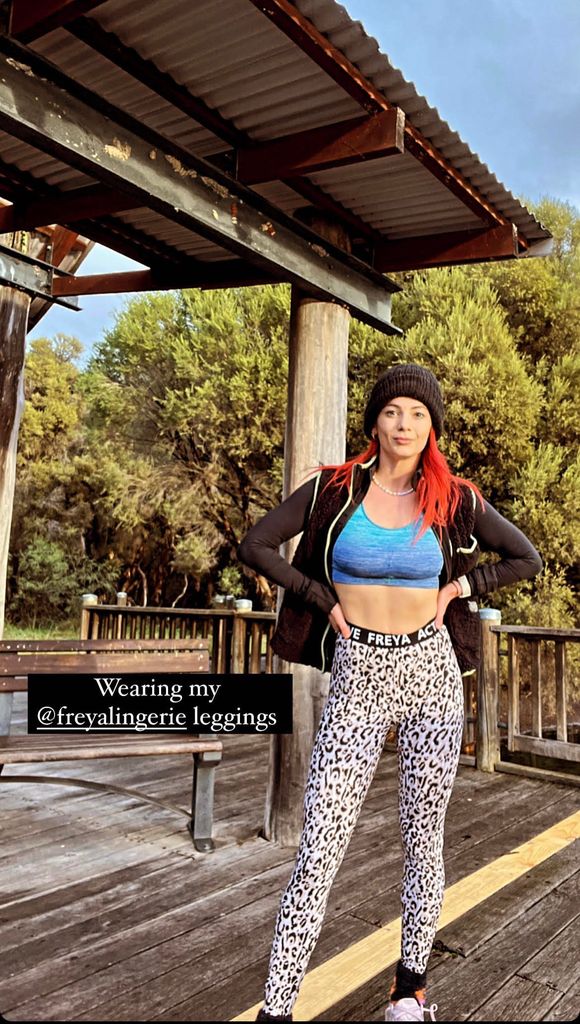 Dianne out her toned abs on full display