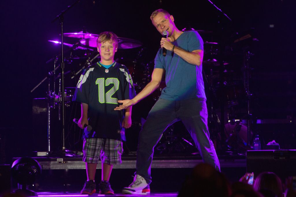 Brian Littrell de Backstreet Boys et son fils Baylee se produisent sur scène au WAMU Theatre le 22 mai 2014