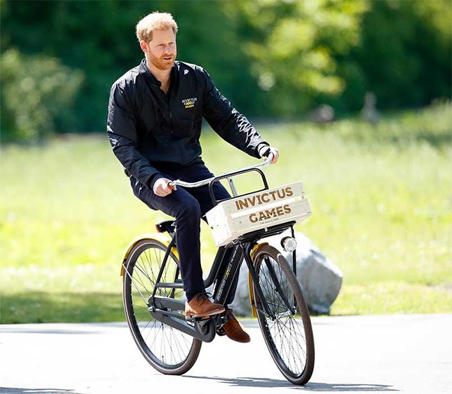 prince harry cycling the netherlands