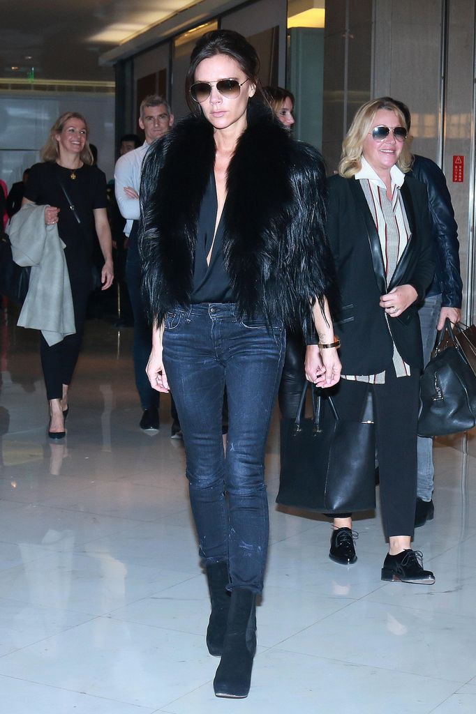 Victoria Beckham con jeans duros y verbales