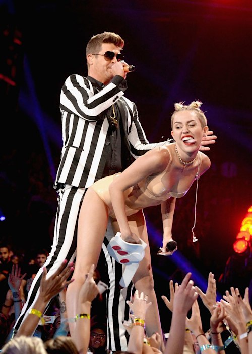 Robin Thicke and Miley Cyrus perform during the 2013 MTV Video Music Awards at the Barclays Center on August 25, 2013 in the Brooklyn borough of New York City