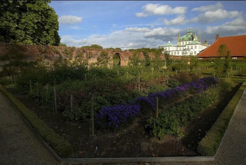 The walled garden at Amalienborg Palace