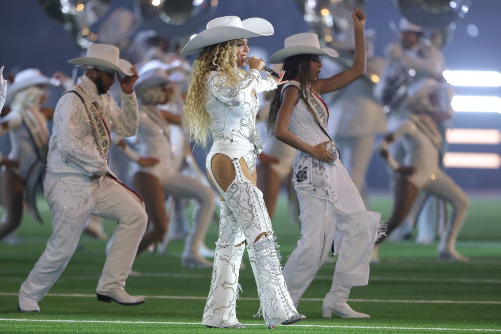 They did a country-style dance to the hit song Texas Hold ‘Em 