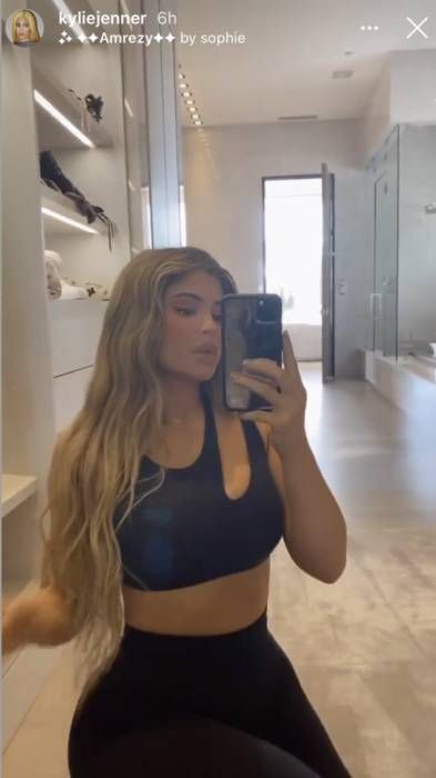Kylie Jenner's latest gym selfie featured this Alo Yoga legging set