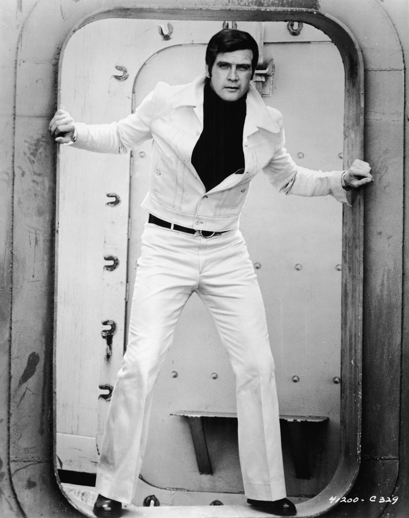 Publicity still of American actor Lee Majors, as 'Colonel Steve Austin,' in a scene from the television action series 'The Six Million Dollar Man,' California, mid 1970s. (Photo by Fotos International/Getty Images)