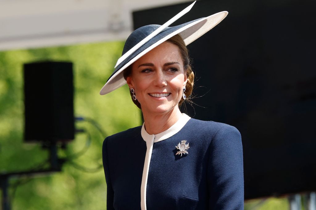 La princesa Kate se convierte en cabezas a pesar de la primera vista