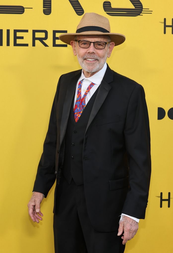 La star du NCIS, Joe Spano, 79 ans, refait surface lors d'une rare apparition publique deux ans après sa dernière apparition à l'écran 1 Joe Spano costume trémies première