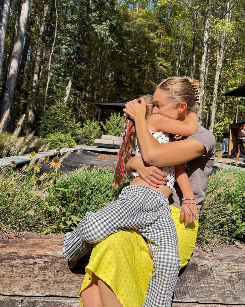 gigi hadid daughter khai hug