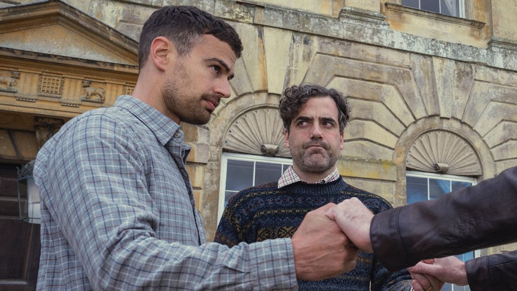 Daniel Ings and Theo James in The Gentlemen