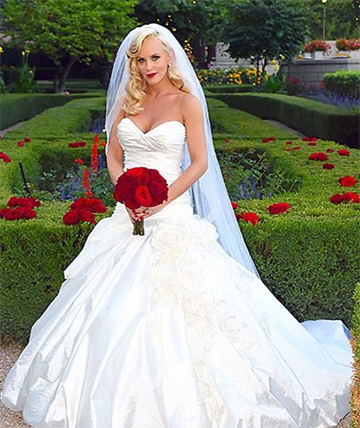 Jenny McCarthy reveals wedding dress and pictures HELLO!