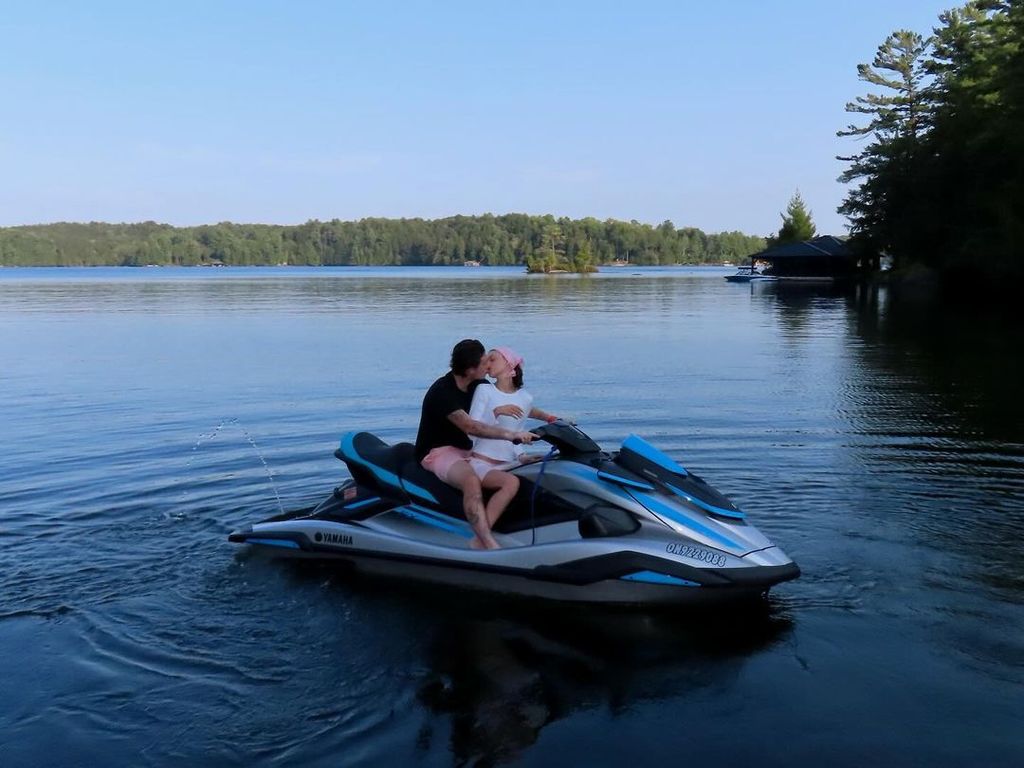 nicola peltz brooklyn beckham jet ski 