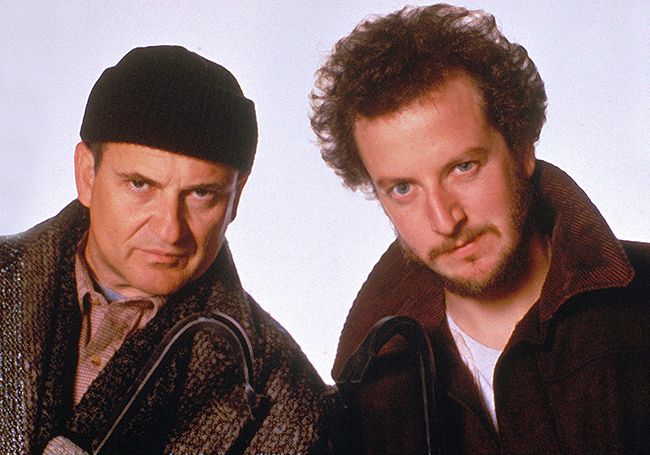 Daniel Stern and Joe Pesci posing together in character as burglars Marv and Harry