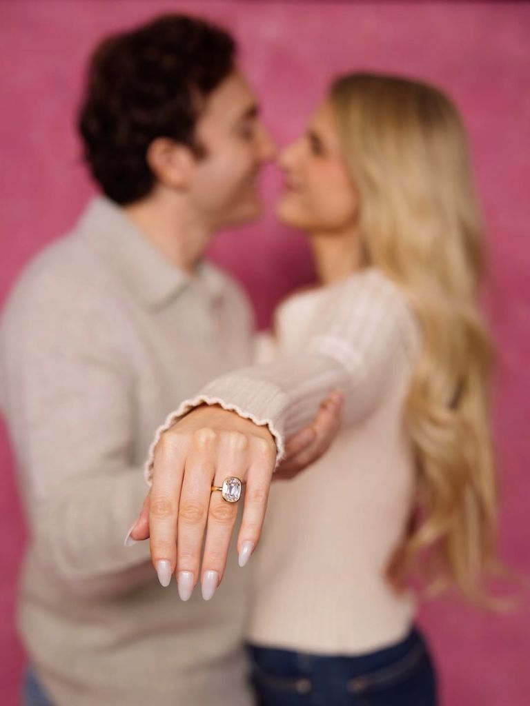 La dernière photo de l'alliance de Meghan Trainor confond sérieusement les fans dans une nouvelle mise à jour familiale 1 Meghan Trainor a partagé une nouvelle photo d'elle présentant une nouvelle alliance