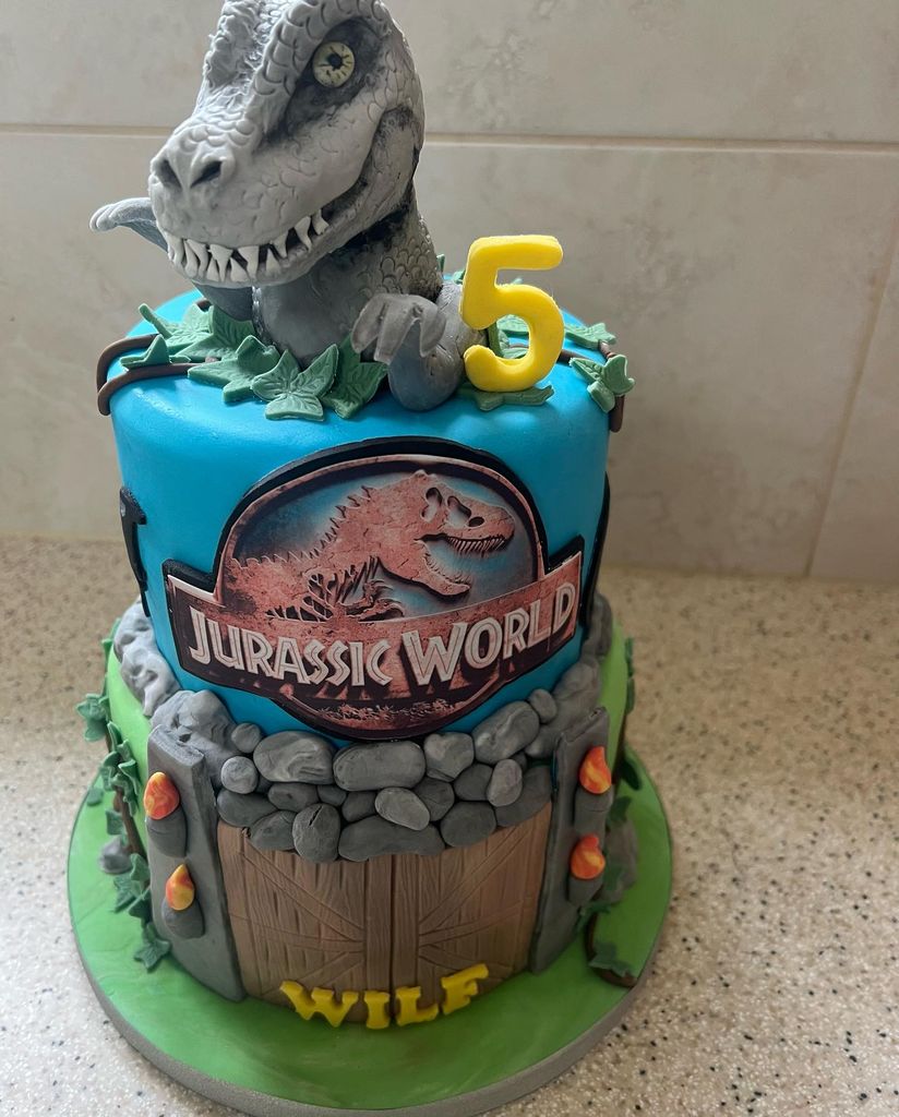 dinosaur birthday cake