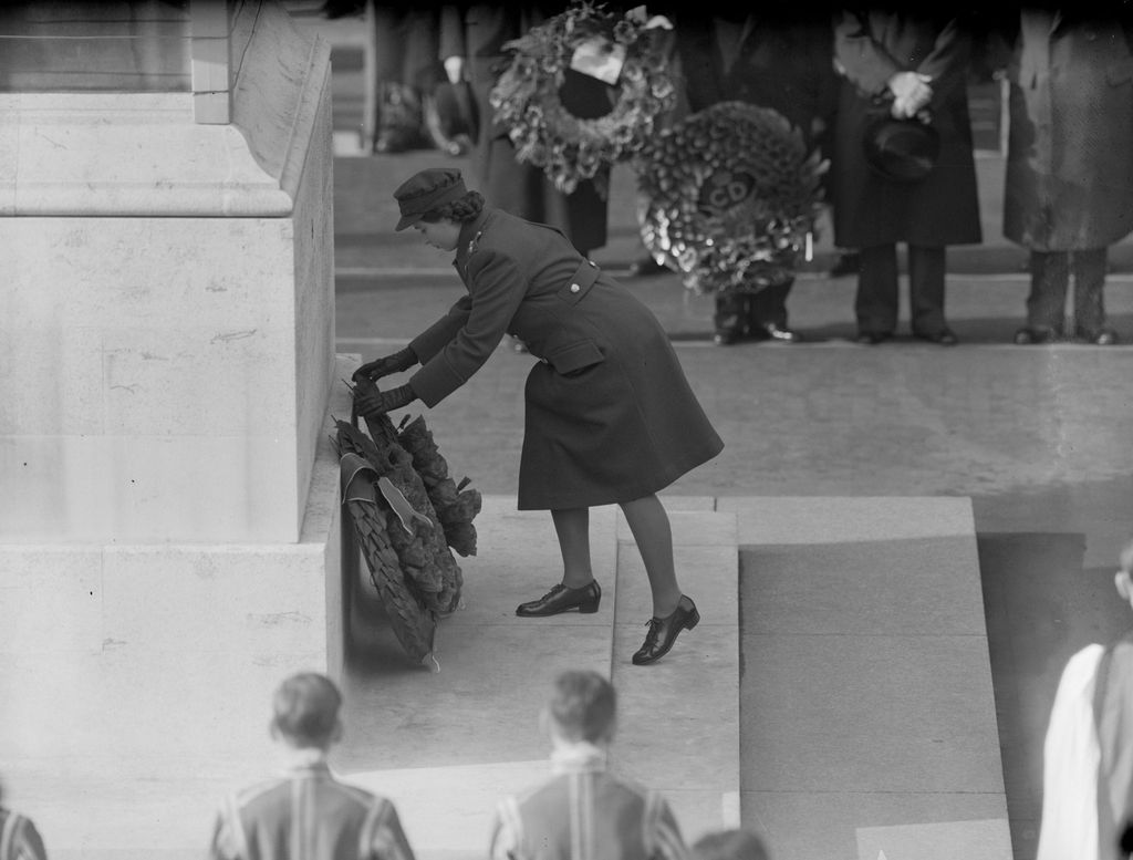 The Queen laying a wreath at the Cenotaph