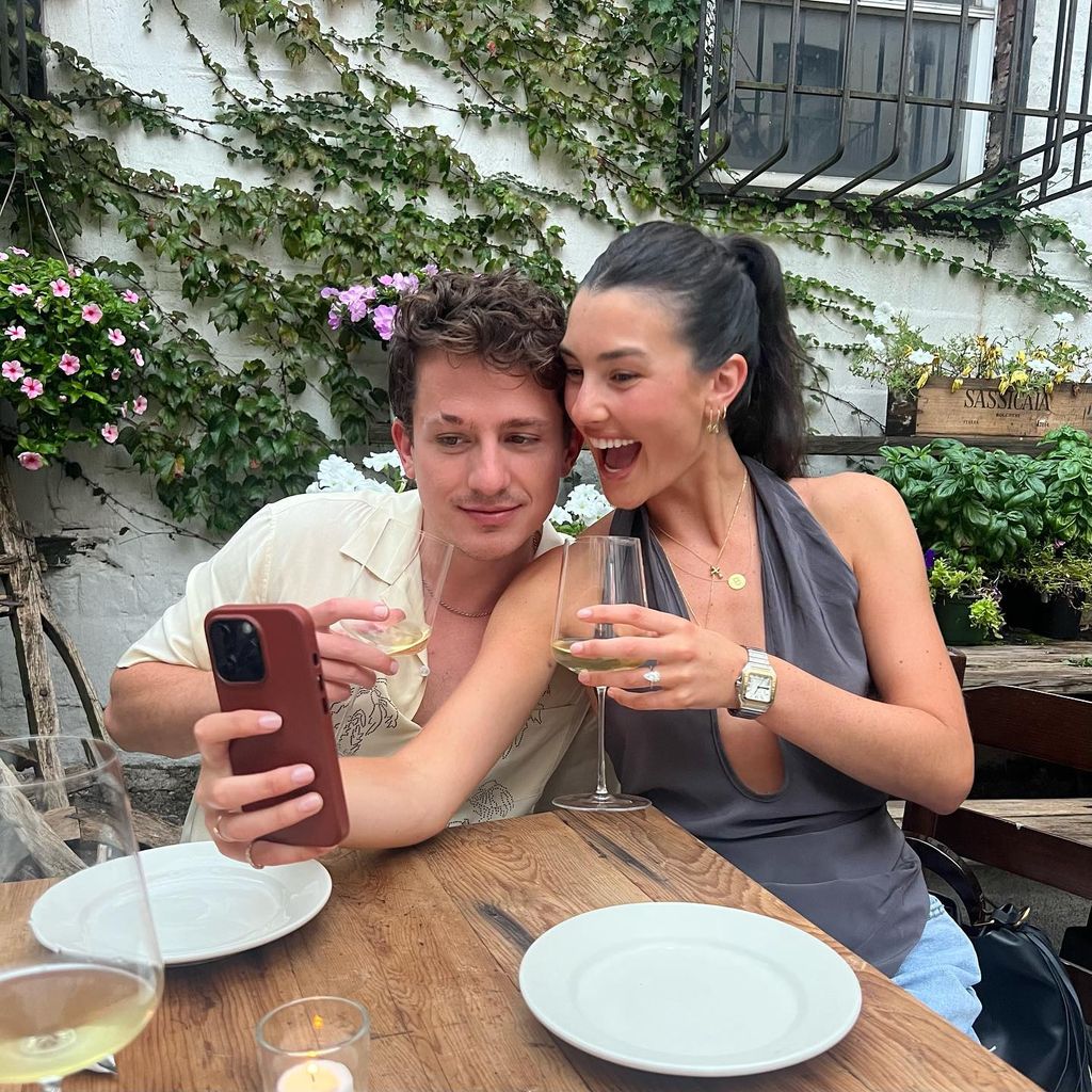 photo des fiançailles de Charlie Puth et Brooke Sansone