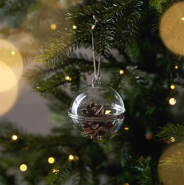 the white company memory bauble 