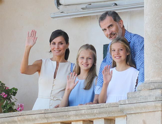 Queen Letizia's daughter Princess Leonor, 15, to carry out first solo  engagement