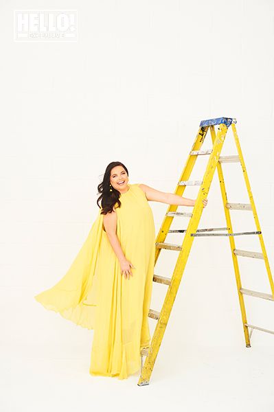 scarlett moffatt yellow dress ladder