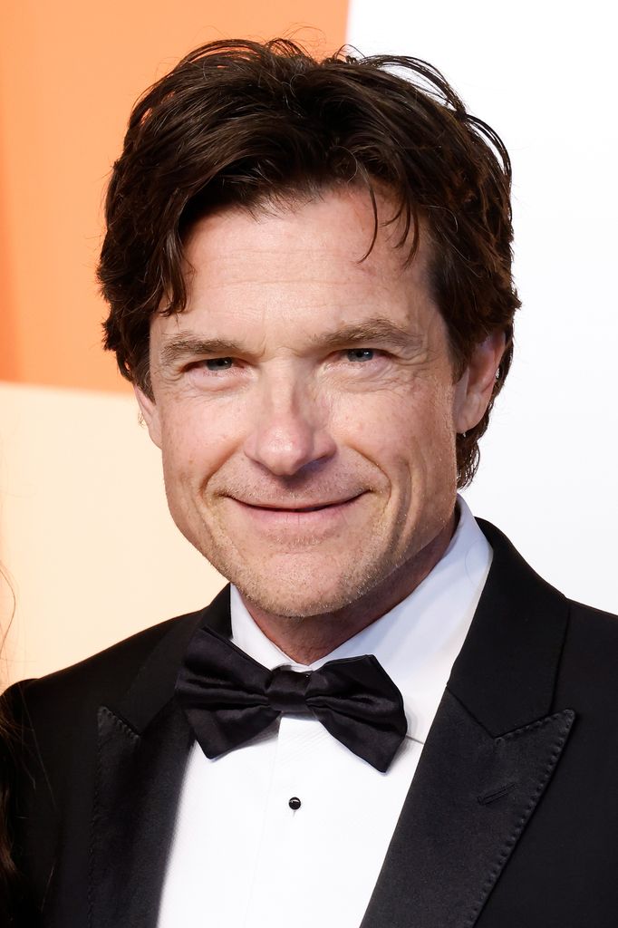 Jason Bateman attends the 2025 Vanity Fair Oscar Party wearing a suit