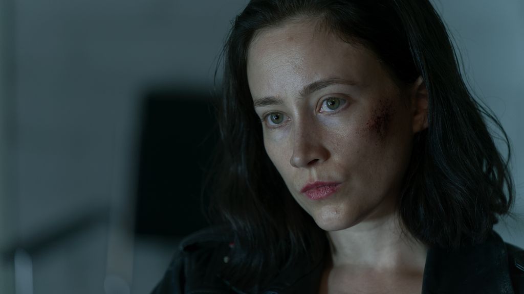 Nom du drame criminel en 6 parties de Channel 4 de Channel 4: Annika sonne digne de la binge 1 Gros plan d'une femme brune