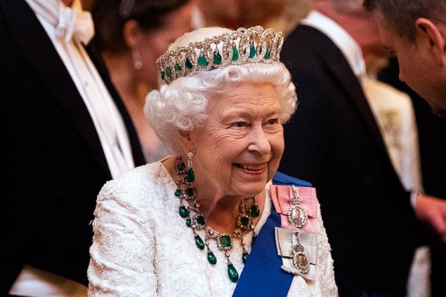 queen elizabeth in tiara