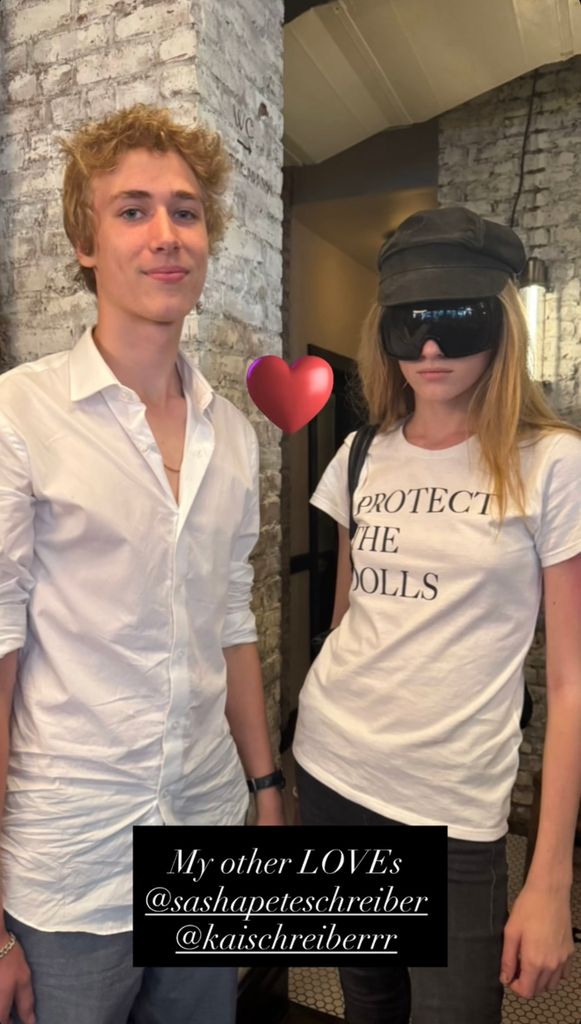 Naomi Watts encourage sa fille Kai sur de nouvelles photos 3 Photo partagée par Naomi Watts le jour de la Saint-Valentin 2026 de son fils Sasha et de sa fille Kai