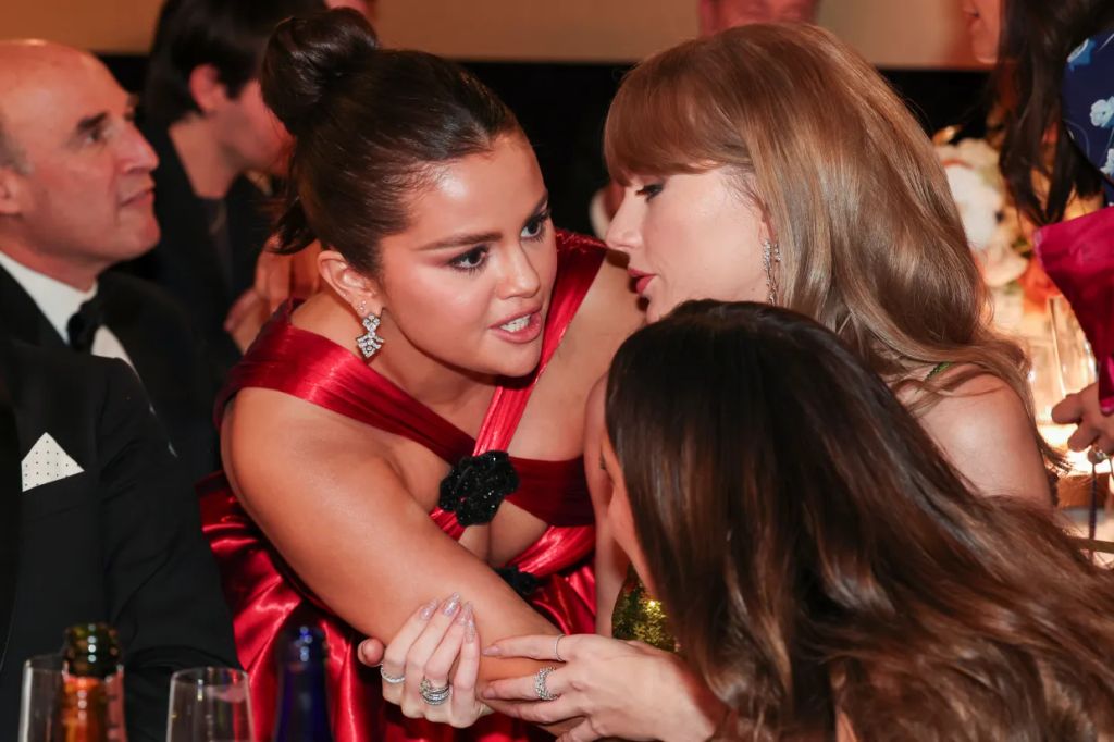 Selena with Taylor Swift and Keleigh Sperry