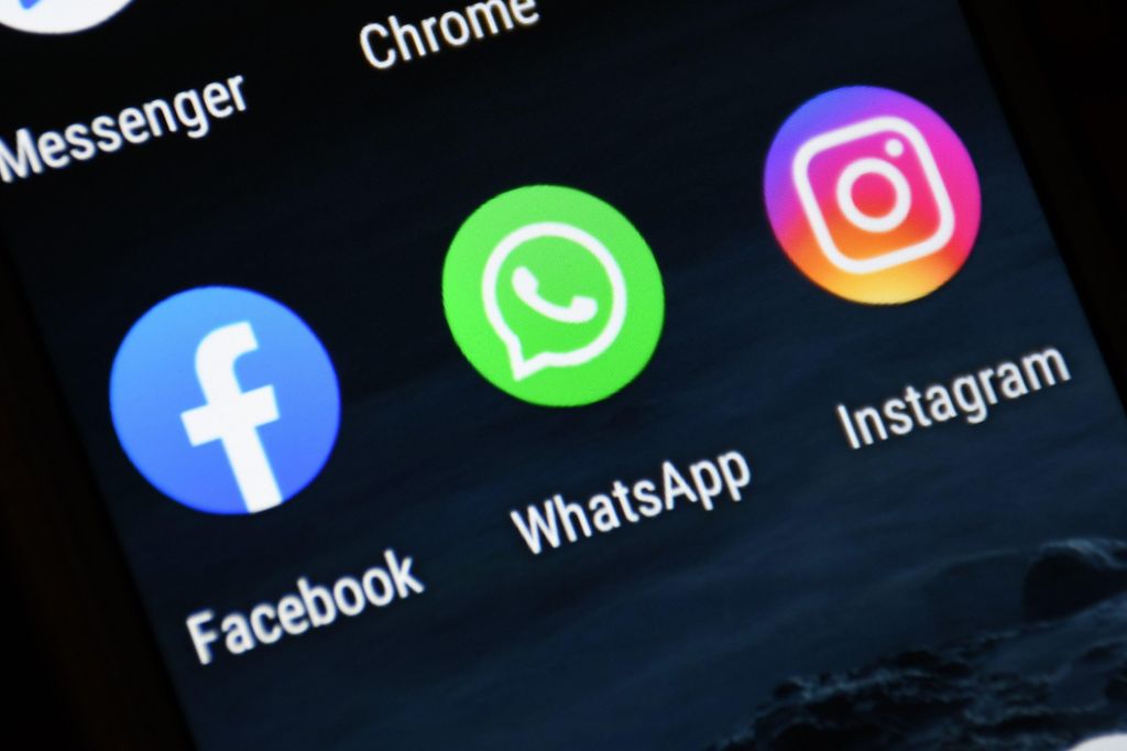 The Facebook, Instagram and Whatsapp icons 