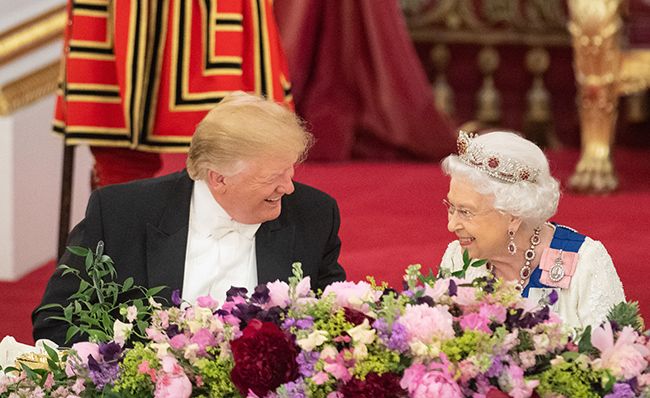 donald trump and the queen at state banquet