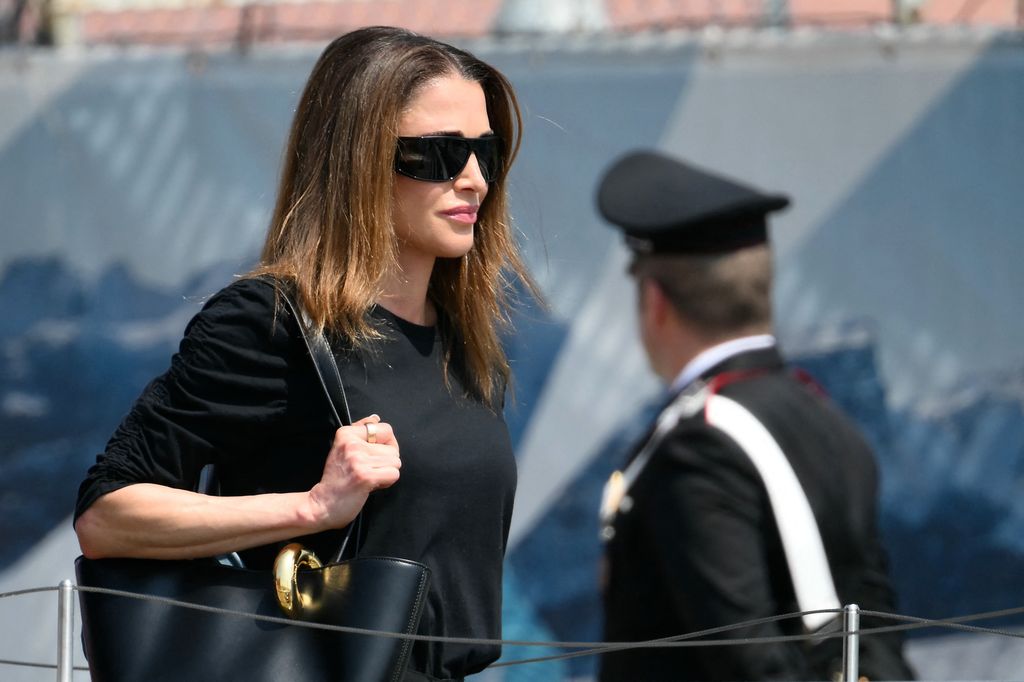Queen Rania walking to a boat after arriving at  Venice Marco Polo airport ahead of Jeff Bezos' wedding 