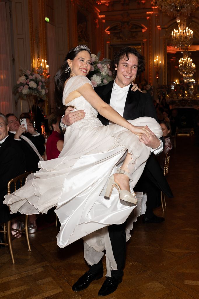 Gabrielle Janssens de Balkany being lifted by her cavalier