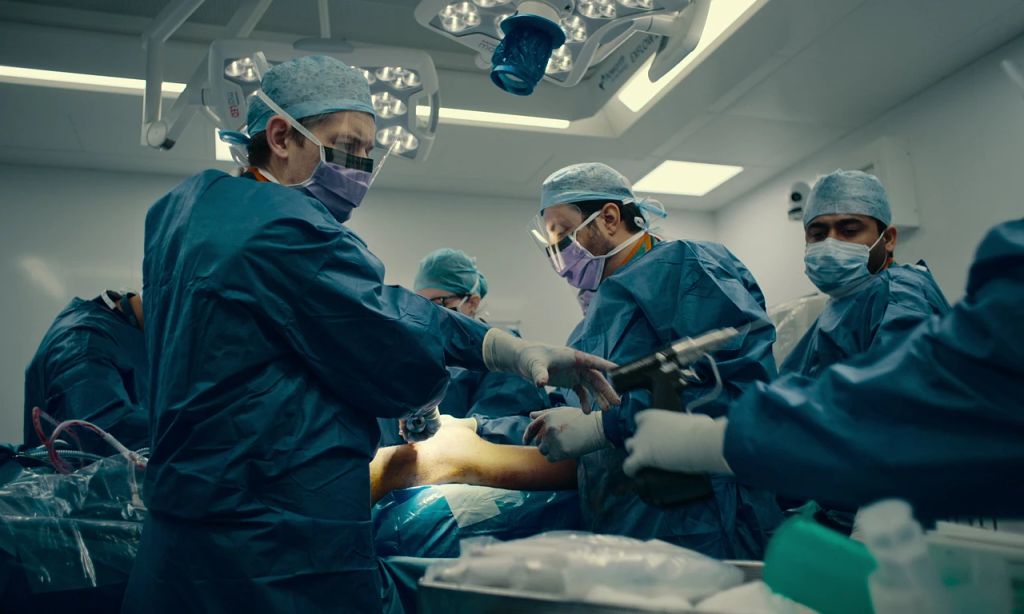 Critique: entre la vie et la mort est une montre difficile est un incontournable sur Netflix