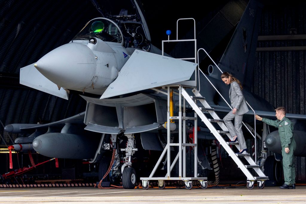 Kate climbed down the steps in her high heels