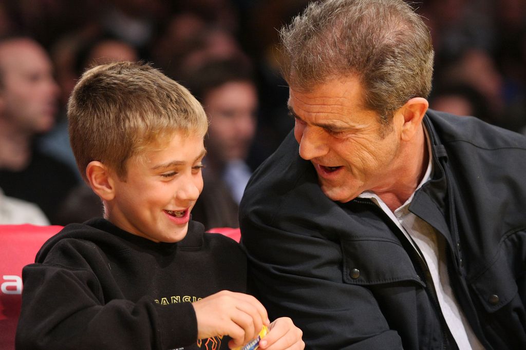 Mel Gibson and his son Thomas attend a Los Angeles Lakers game in 2007