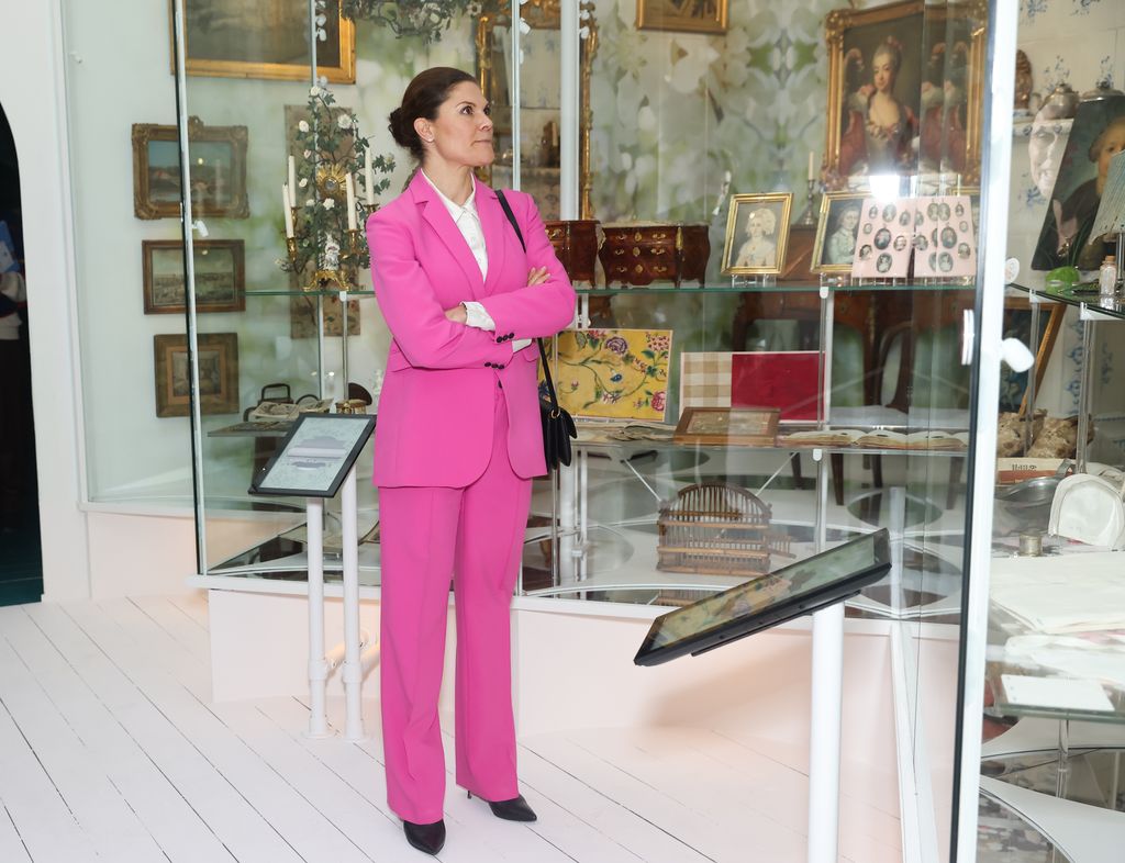 Crown Princess Victoria looking at artifacts at the exhibition 